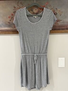 Olive & Oak Gray and Black Striped Ribbed Knit Casual T-shirt Dress. Size Small